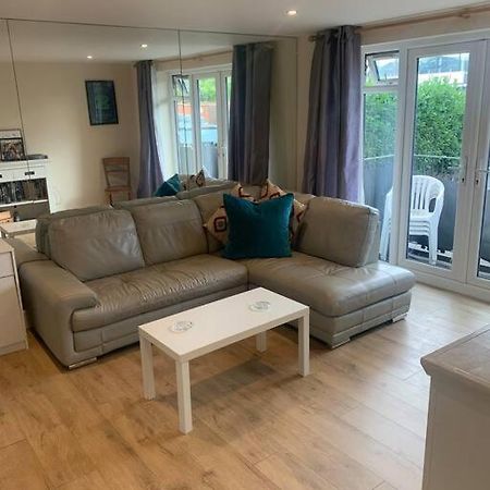 Large Luxury Appartment Cobham  Esterno foto